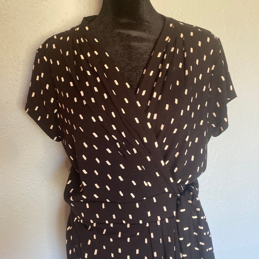 Ann Taylor Black and Cream print wrap dress size 10